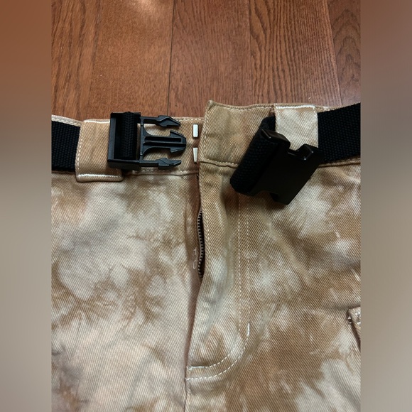 PacSun belted cargo skirt in brown tie dye print. Size 24” 
EUC - Picture 6 of 8